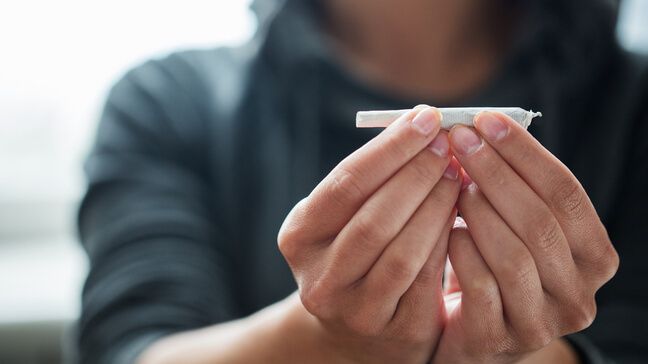 Rolling a joint